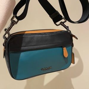 (NWT) COACH Graham Crossbody Purse Jade